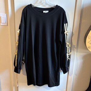 Entro black long sleeve sweatshirt dress with Cream Accents